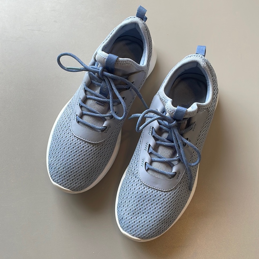 Women’s Under Armour Blue Tennis Shoes size 9.5 med